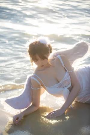 念雪《海边神明少女》主题写真：50张全套美图