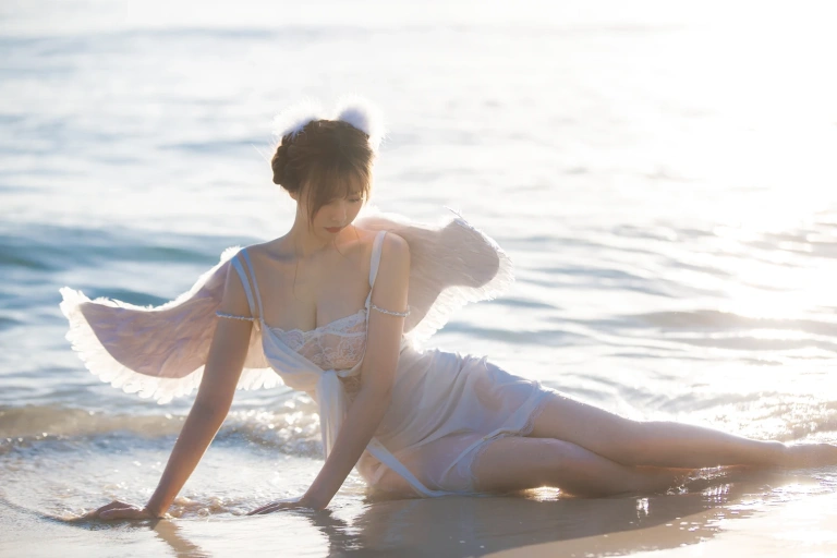 念雪《海边神明少女》主题写真：50张全套美图