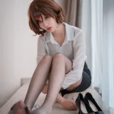 轩萧学姐《NO.35 – 円香ol+竞泳》主题写真：43张全套美图