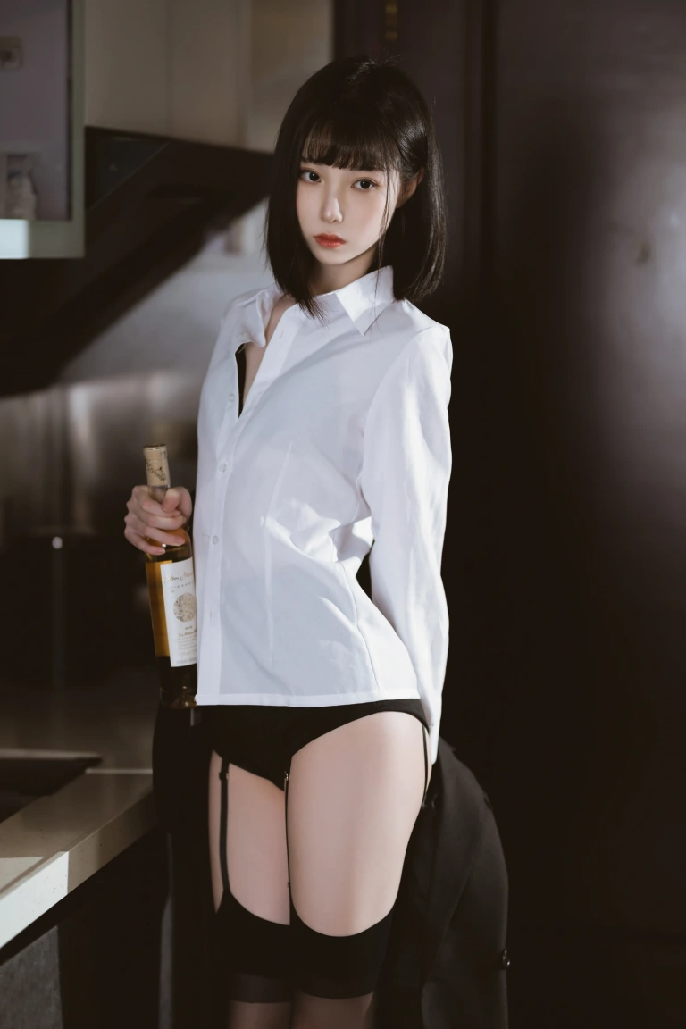 许岚《醉酒OL》主题写真：60张全套美图，含2个视频