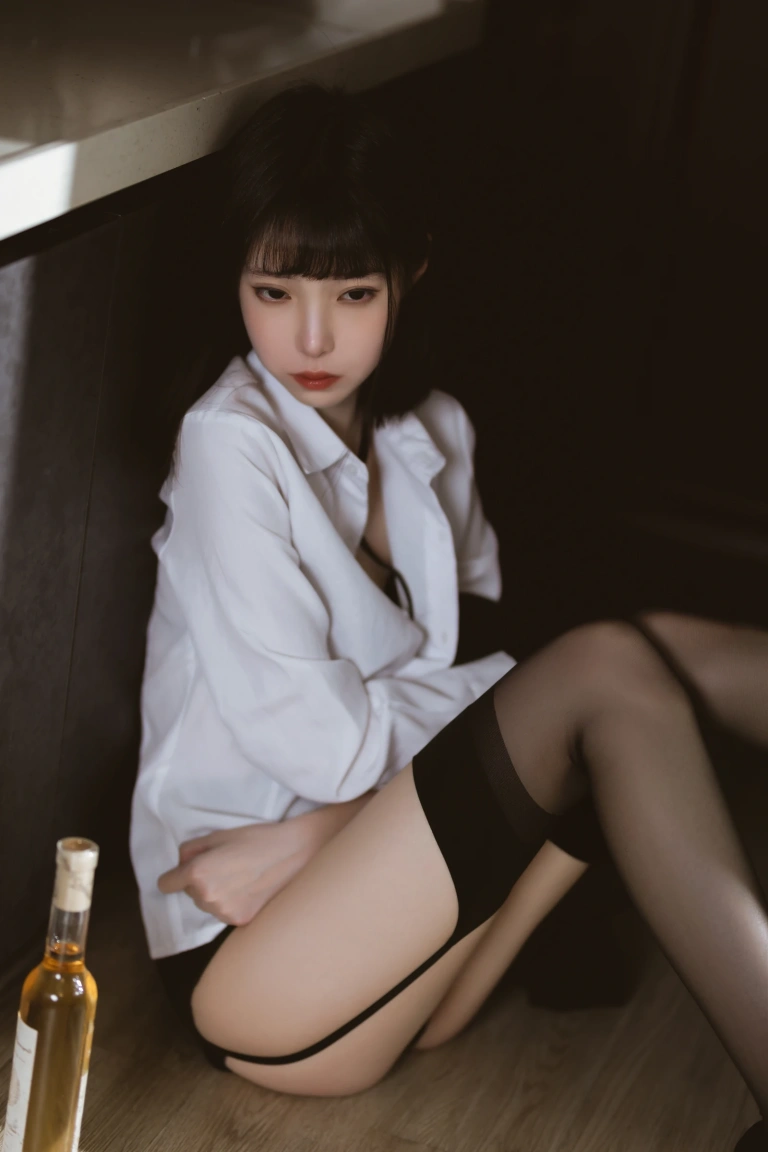 许岚《醉酒OL》主题写真：60张全套美图，含2个视频