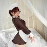周叽是可爱兔兔《眼镜女仆》主题写真：36张全套美图，含3个视频