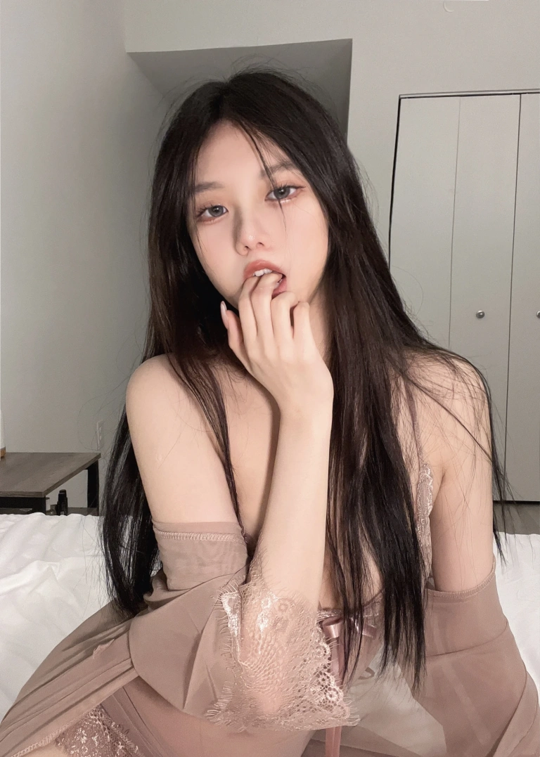 果咩酱《入夜》主题写真：45张全套美图，含3个视频