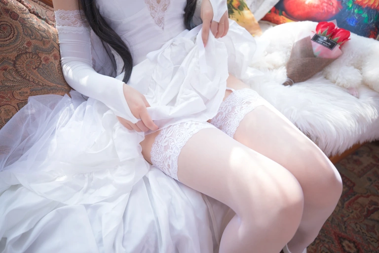 神楽坂真冬《第二季 序号18：《明日の花嫁》》主题写真：150张全套美图