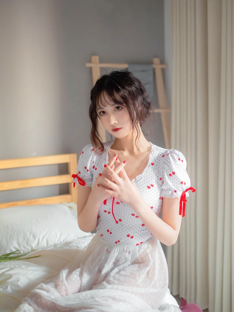 念雪《红玫瑰》主题写真：32张全套美图