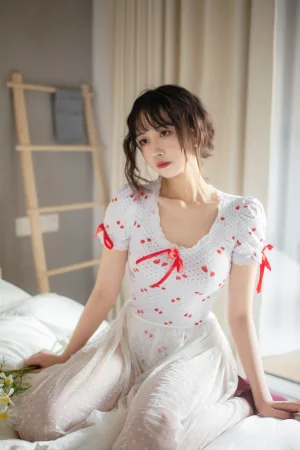 念雪《红玫瑰》主题写真：32张全套美图