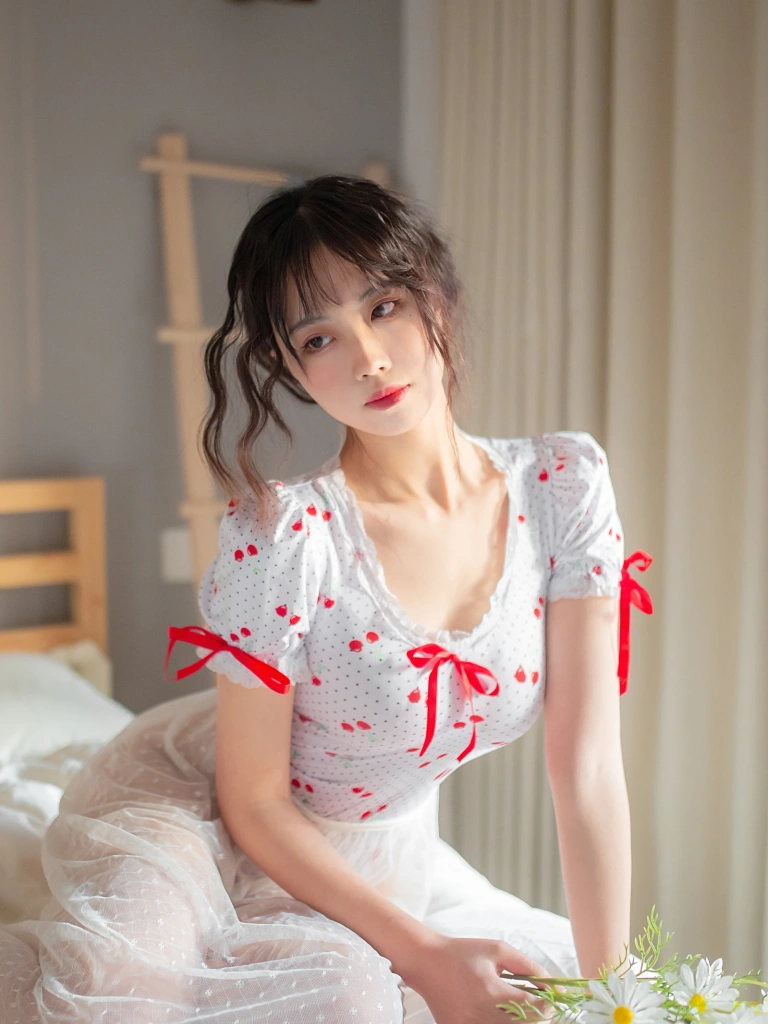 念雪《红玫瑰》主题写真：32张全套美图