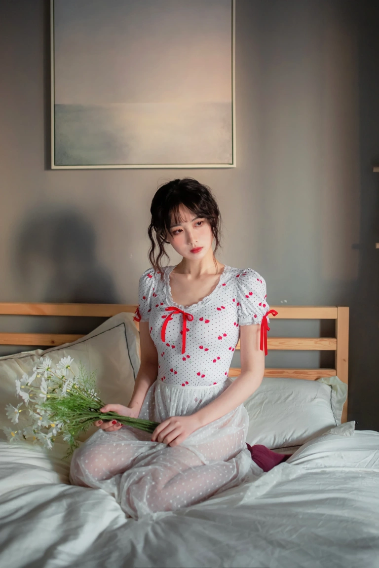 念雪《红玫瑰》主题写真：32张全套美图