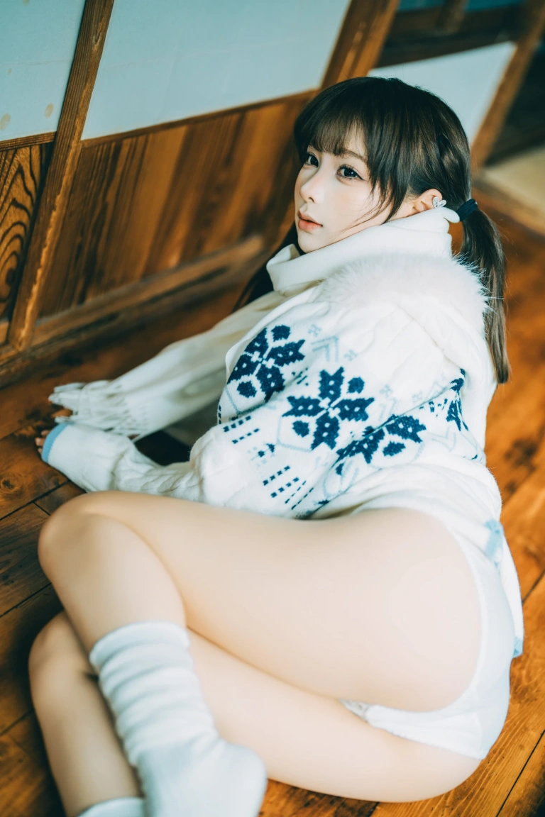 蠢沫沫《情人节》主题写真：26张全套美图