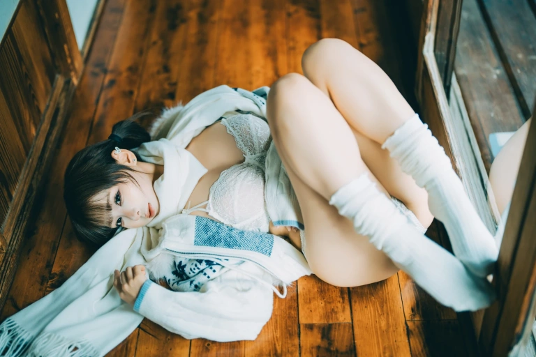 蠢沫沫《情人节》主题写真：26张全套美图