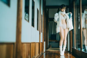 蠢沫沫《情人节》主题写真：26张全套美图