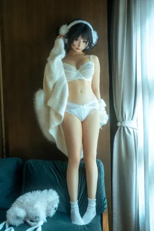蠢沫沫《叫兽 白毛衣》主题写真：18张全套美图，含1个视频
