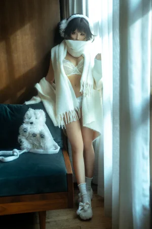 蠢沫沫《叫兽 白毛衣》主题写真：18张全套美图，含1个视频