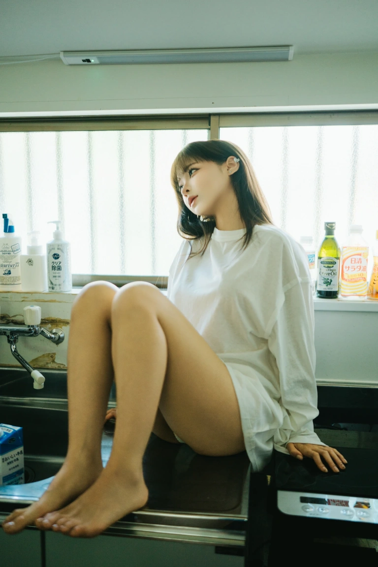蠢沫沫《牛奶》主题写真：22张全套美图