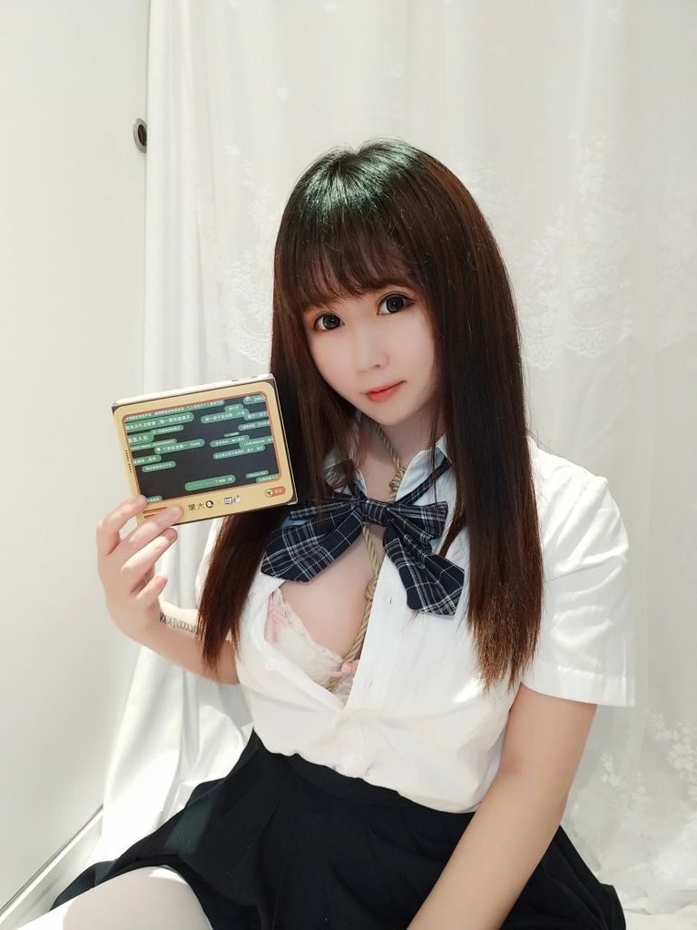 依酱《JK捆绑》主题写真：20张全套美图