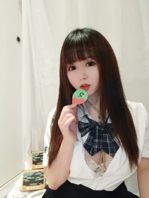 依酱《JK捆绑》主题写真：20张全套美图