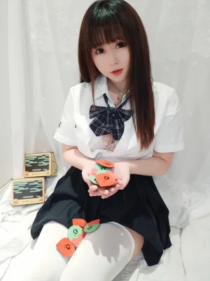 依酱《JK捆绑》主题写真：20张全套美图