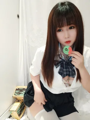 依酱《JK捆绑》主题写真：20张全套美图