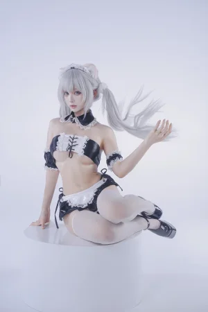 蠢沫沫《白发粉猫》主题写真：22张全套美图