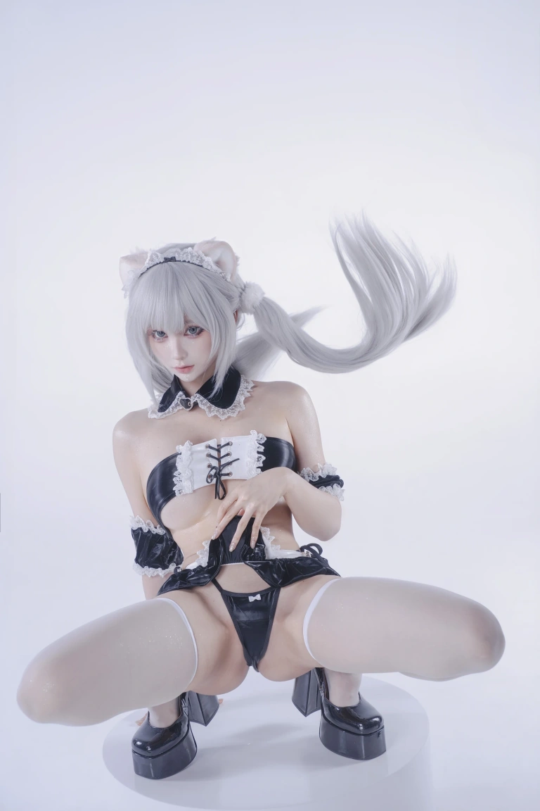 蠢沫沫《白发粉猫》主题写真：22张全套美图