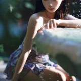 蠢沫沫《水池碎花裙》主题写真：27张全套美图
