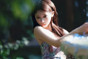 蠢沫沫《水池碎花裙》主题写真：27张全套美图