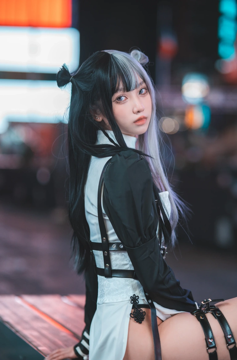 果咩酱《中式赛博》主题写真：13张全套美图
