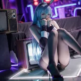 周叽是可爱兔兔《树城兔女郎》主题写真：28张全套美图