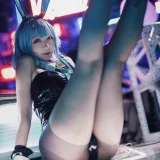 周叽是可爱兔兔《树城兔女郎》主题写真：28张全套美图