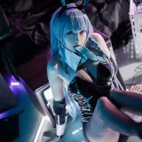 周叽是可爱兔兔《树城兔女郎》主题写真：28张全套美图