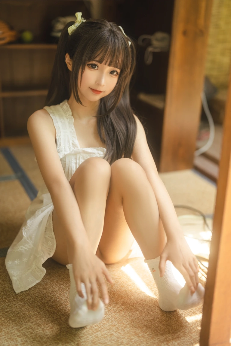 蠢沫沫《白吊带》主题写真：115张全套美图，含1个视频