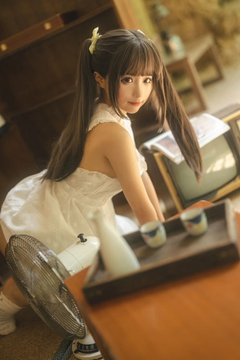 蠢沫沫《白吊带》主题写真：115张全套美图，含1个视频