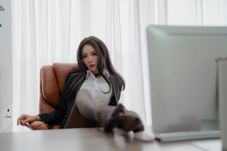 轩萧学姐《NO.41 – 女社长》主题写真：108张全套美图，含1个视频