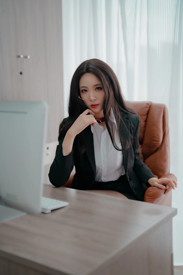 轩萧学姐《NO.41 – 女社长》主题写真：108张全套美图，含1个视频