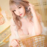 雯仔不讲道理《金闪闪》主题写真：30张全套美图