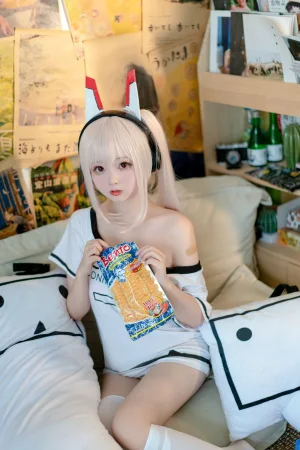 蠢沫沫《碧蓝航线》主题写真：40张全套美图