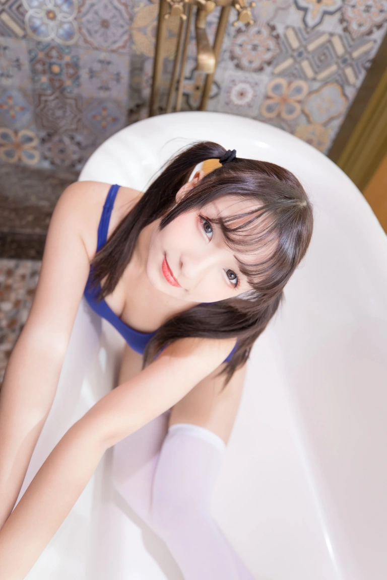 神楽坂真冬《第二季 序号24：《水の形》》主题写真：150张全套美图