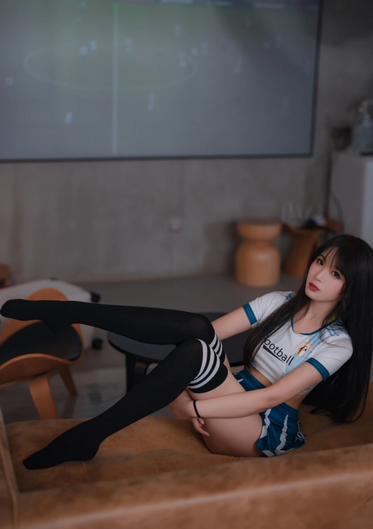 轩萧学姐《NO.43 – 足球宝贝》主题写真：64张全套美图，含1个视频