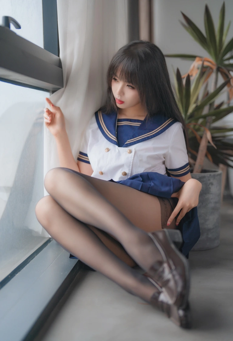 轩萧学姐《NO.44 – 2023.5月舰长 黑丝jk》主题写真：32张全套美图