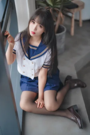 轩萧学姐《NO.44 – 2023.5月舰长 黑丝jk》主题写真：32张全套美图