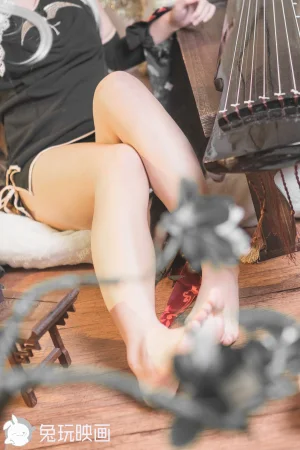 蠢沫沫《旗袍萝莉》主题写真：40张全套美图