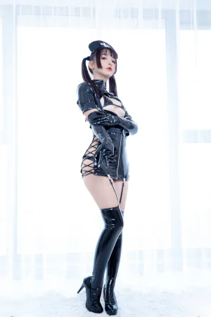 神楽坂真冬《第二季 序号26：暗黑护士《空気なし》》主题写真：150张全套美图