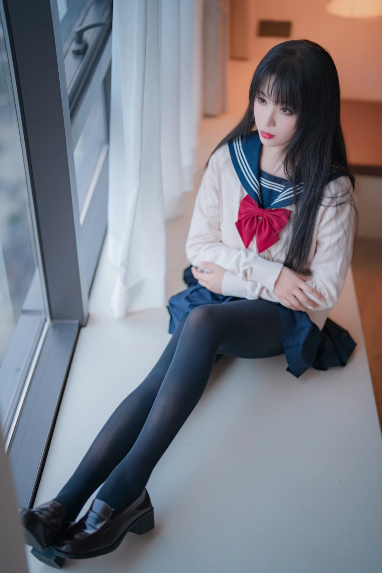 轩萧学姐《NO.45 – 厚裤袜JK》主题写真：44张全套美图