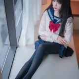 轩萧学姐《NO.45 – 厚裤袜JK》主题写真：44张全套美图