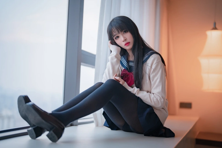 轩萧学姐《NO.45 – 厚裤袜JK》主题写真：44张全套美图
