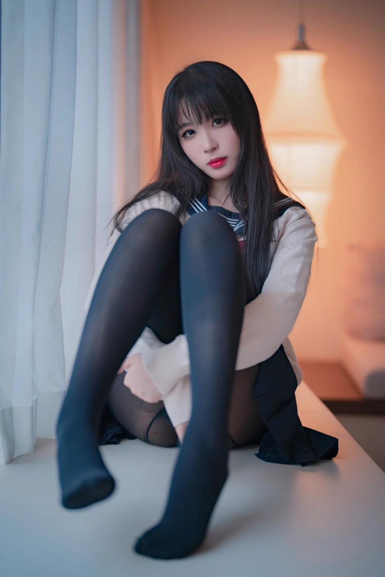 轩萧学姐《NO.45 – 厚裤袜JK》主题写真：44张全套美图