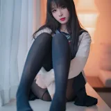 轩萧学姐《NO.45 – 厚裤袜JK》主题写真：44张全套美图
