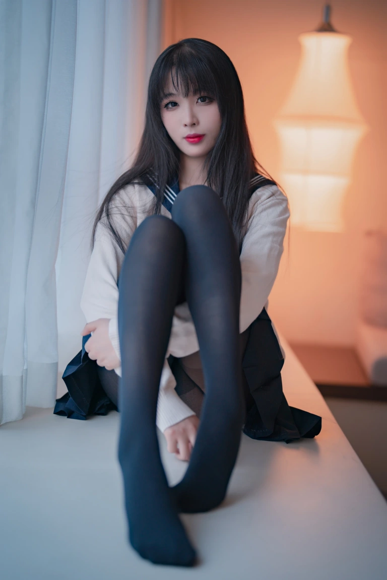 轩萧学姐《NO.45 – 厚裤袜JK》主题写真：44张全套美图