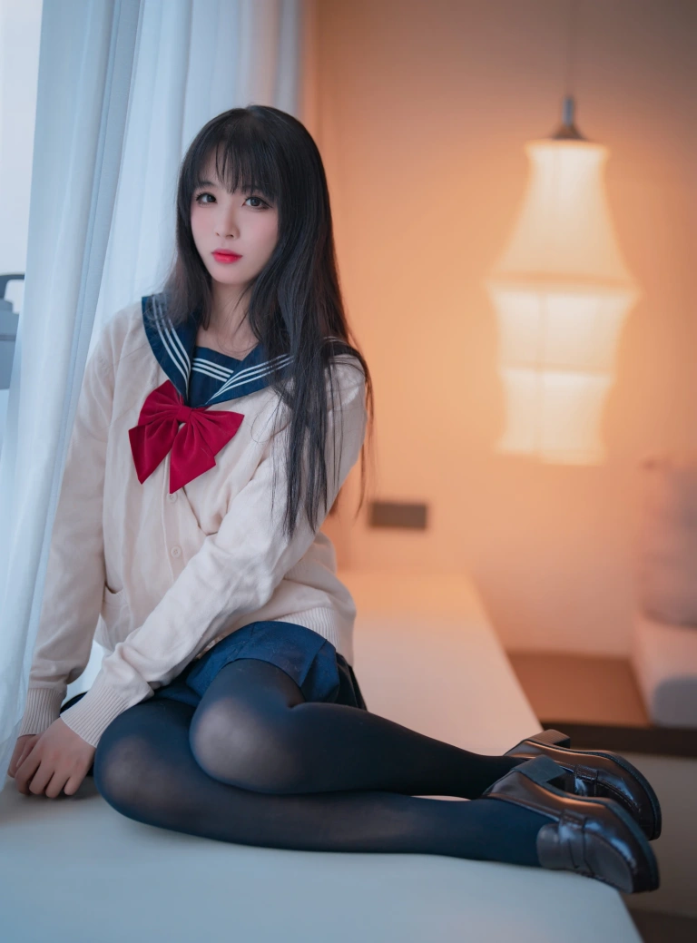 轩萧学姐《NO.45 – 厚裤袜JK》主题写真：44张全套美图