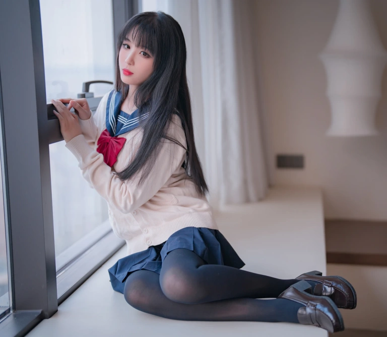 轩萧学姐《NO.45 – 厚裤袜JK》主题写真：44张全套美图